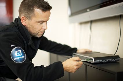 Electronic home entertainment equipment installers & repairers